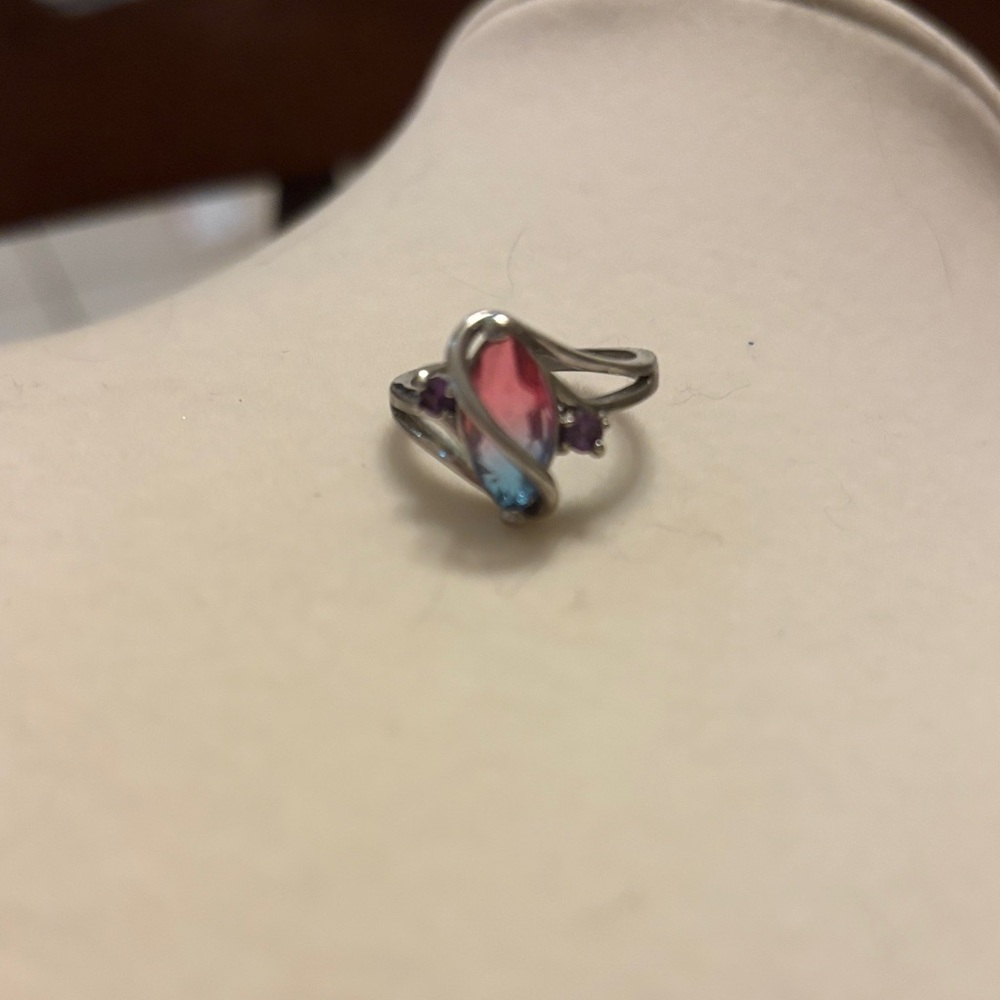 Elegant Silver Ring with Multicolor Gemstone